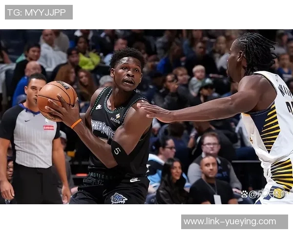 森林狼爱德华兹因右腿筋紧张首节伤退将缺席本场比赛